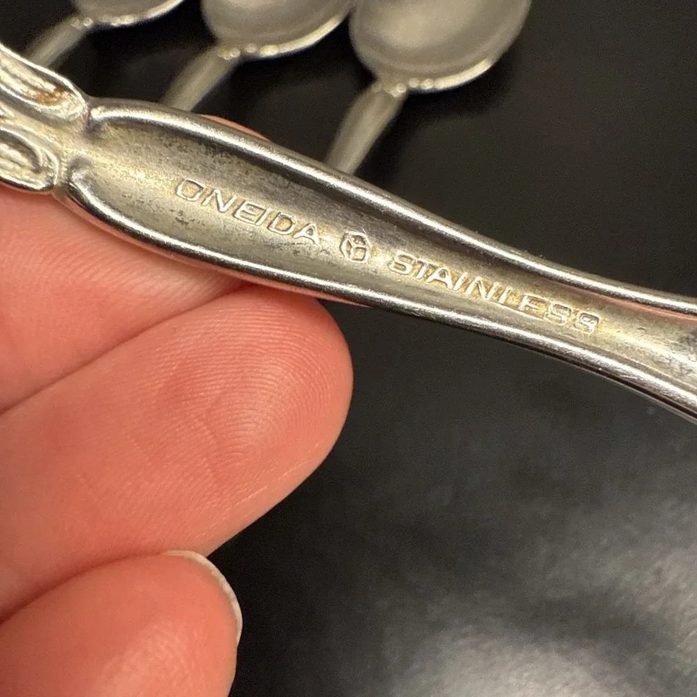 Oneida MICHELANGELO Stainless Flatware Heirloom‎ Set of 4 Place Oval Soup Spoons